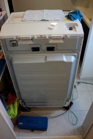 20150510洗濯機ヒートポンプ部の分解清掃18_背面組付.jpg