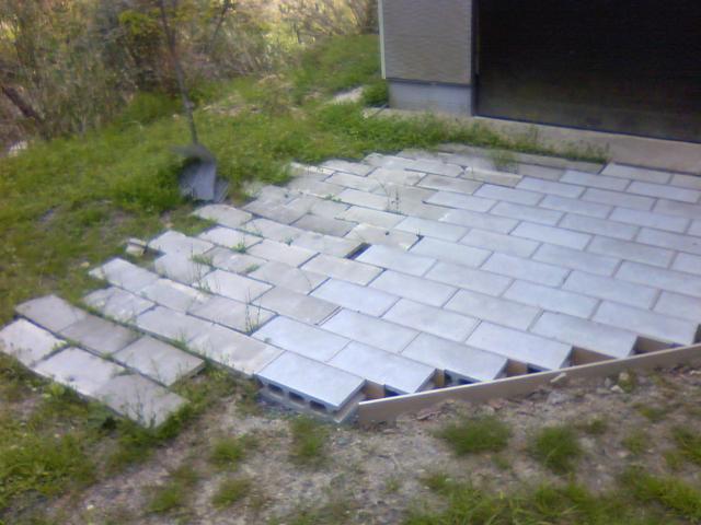 ブロックを敷いてみた